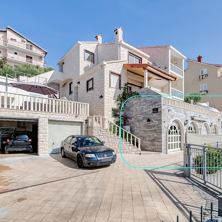 Apartments With Pool Vrdoljak Омиш Экстерьер фото