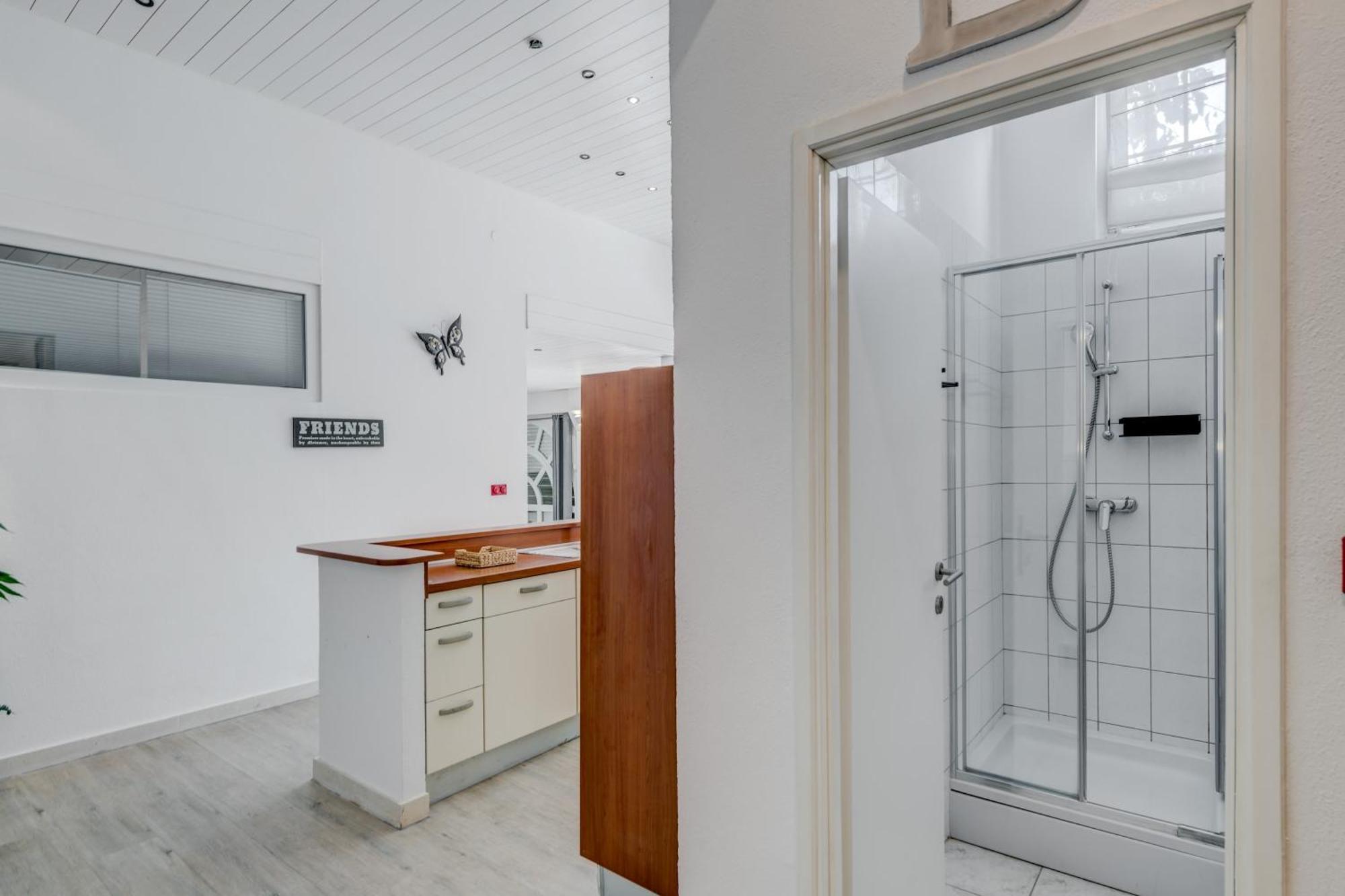 Apartments With Pool Vrdoljak Омиш Номер фото