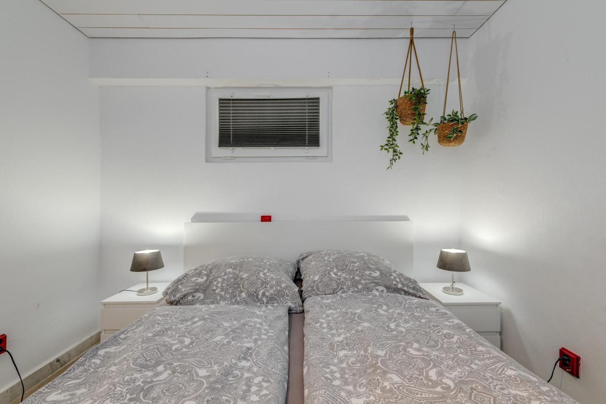 Apartments With Pool Vrdoljak Омиш Номер фото
